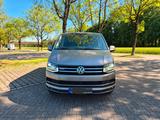 Volkswagen T6 Multivan Highline - Volkswagen T6 Multivan mit Diesel-Antrieb: Beige, Alcantara