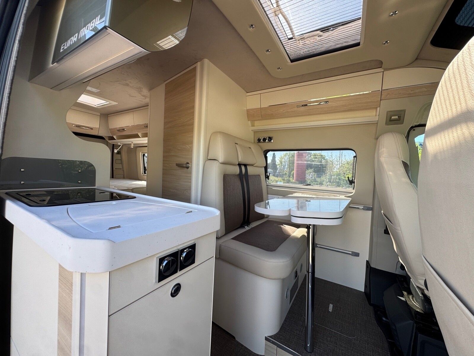 Fahrzeugabbildung Eura Mobil Van V 635 EB 180 PS, Automatik, Panoramadach