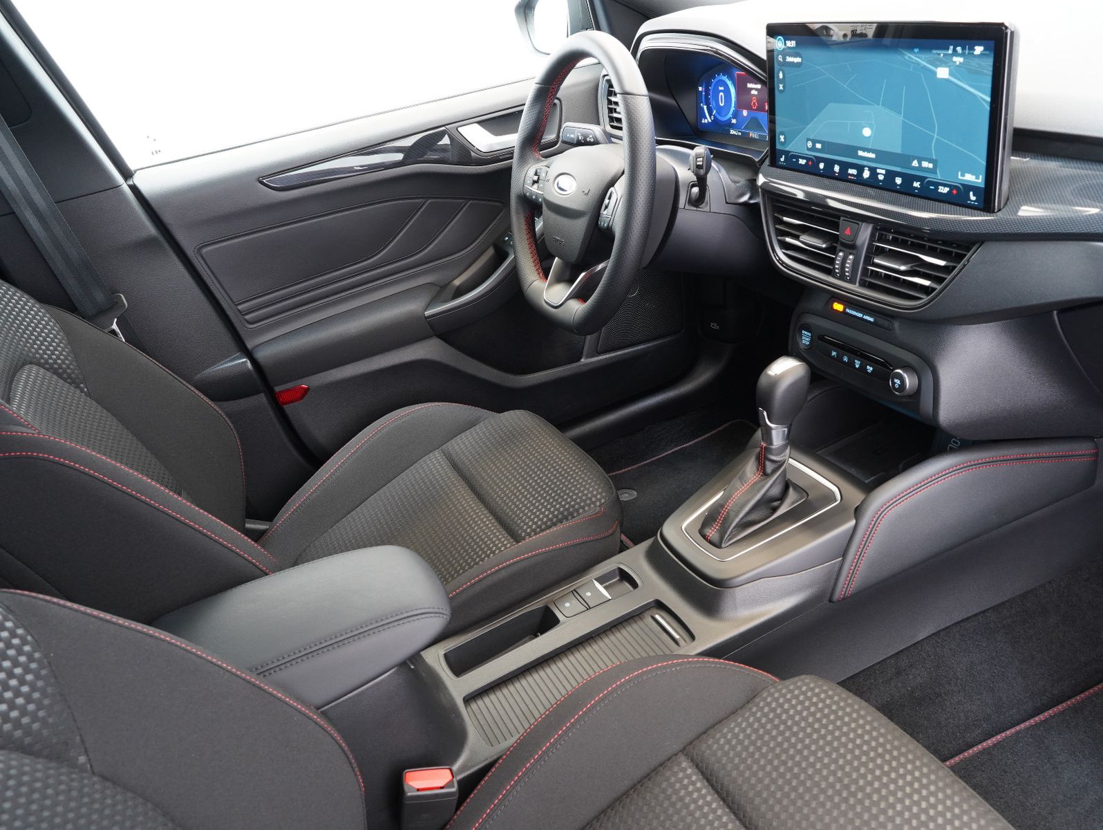 Fahrzeugabbildung Ford Focus Turnier ST-Line X 1.0 EcoBoost Mild-Hybrid