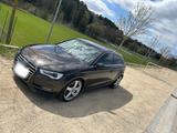 Audi A3 -Automatik & Panorama - Audi A3 mit Benzin-Antrieb: Sportwagen, Automatik