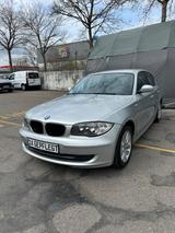 BMW 116i*TÜV NEU*Inspektion NEU*Klima*SHZ*Scheckhef - silberne BMW 116
