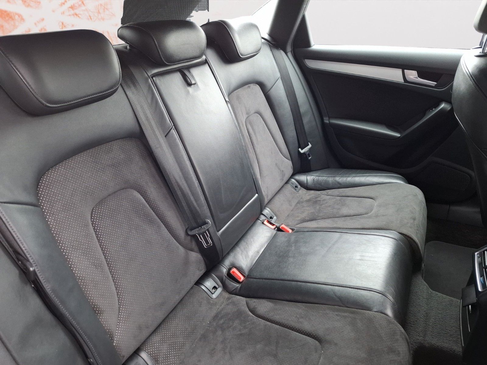 Fahrzeugabbildung Audi A4 Avant S line Sportpaket / plus ! TÜV NEU !