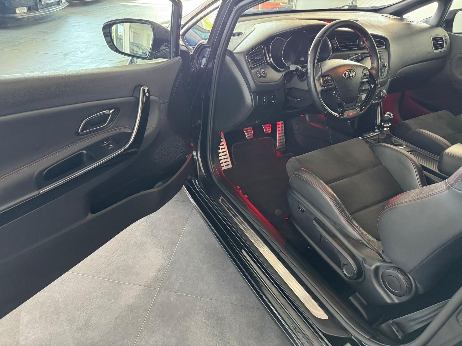 Kia ProCeed GT-Track 1.6 TGDI Voll Pano Navi TÜV NEU