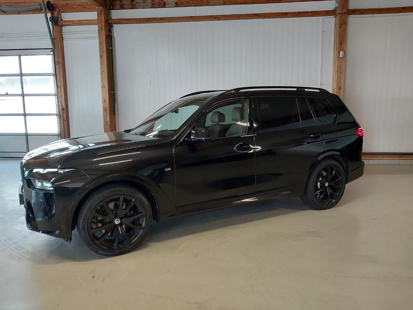 Fahrzeugabbildung BMW X7 xDrive 40 d M Sport PRO|SKY-LOUNGE|7-SITZE|