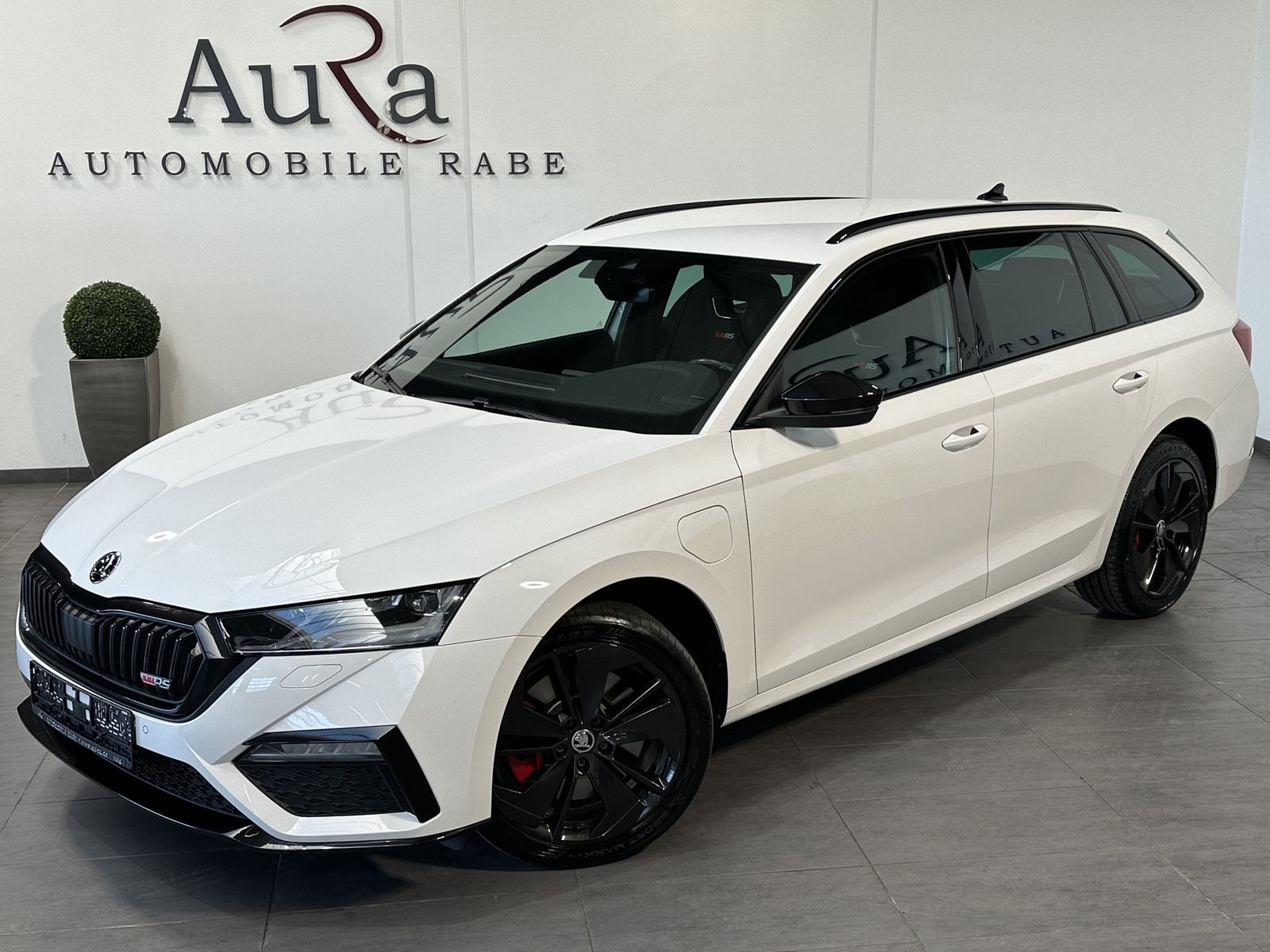 Fahrzeugabbildung SKODA Octavia Combi 1.4 TSI DSG RS iV NAV+LED+VCOCK+PP