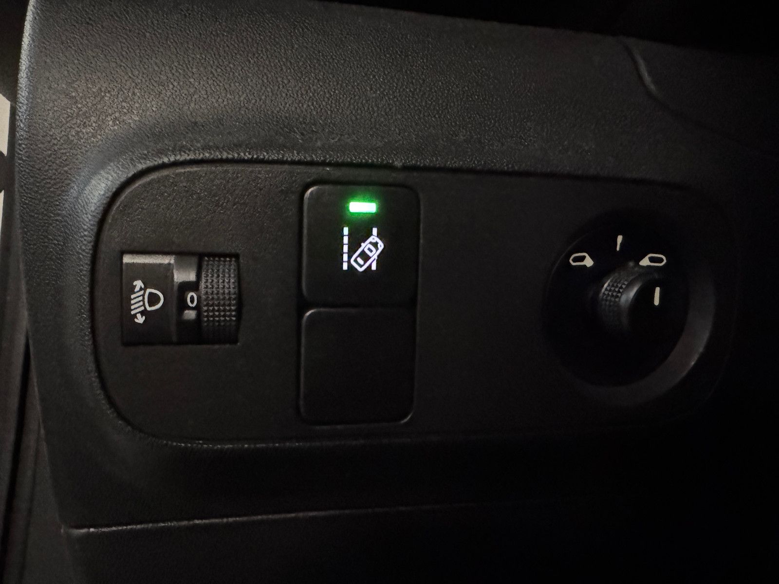 Fahrzeugabbildung Citroën C3 1.6 HDI FEEL COLOR STYLE PAKET NAVI LED VOLL