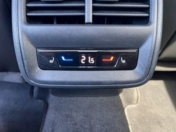 Fahrzeugbestand 11 Volkswagen Passat Variant 2.0 TDI 142 kW 4M R-Line Black