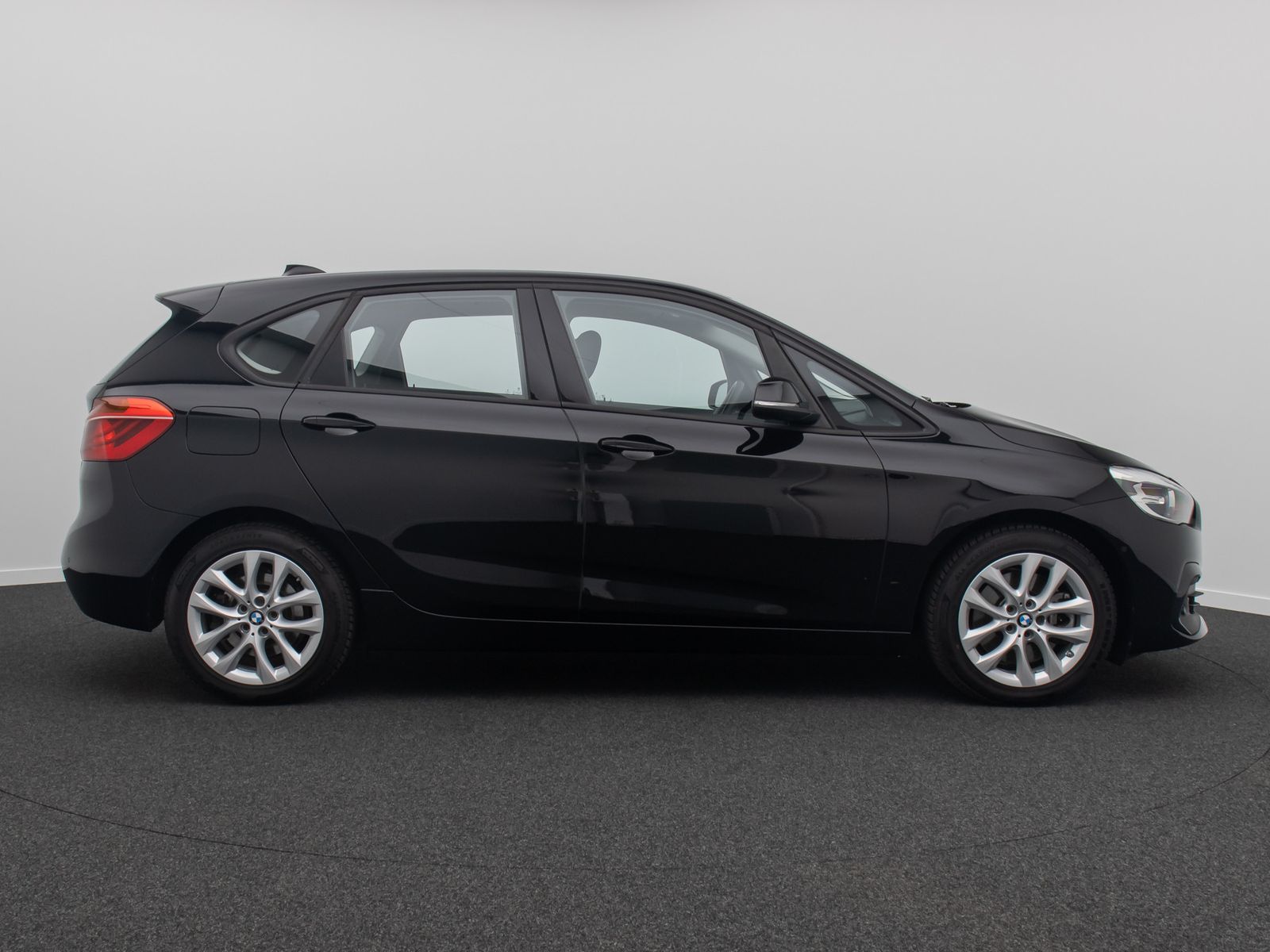 Fahrzeugabbildung BMW 225xe iPerf  Active Tourer ParkAss Navi WLAN PDC