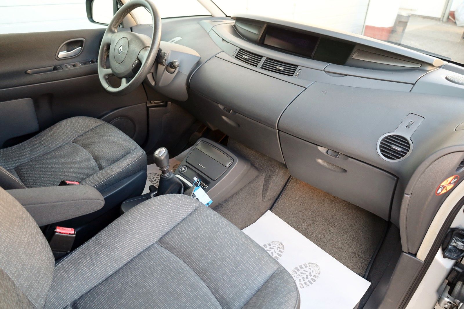 Fahrzeugabbildung Renault Espace IV Navitech Navi,PDC,8 fach bereift
