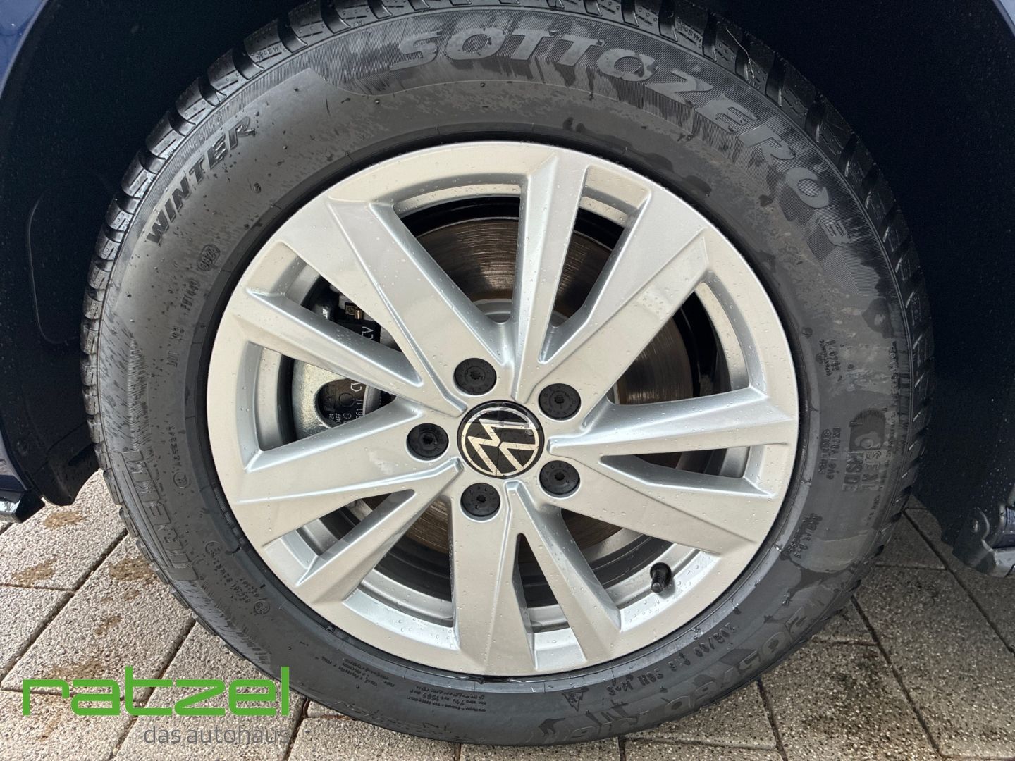 Fahrzeugabbildung Volkswagen Touran R-LINE 1.5 TSI DSG 8-fach+7-Sitzer+AHK