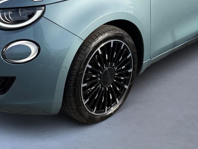 Fahrzeugabbildung Fiat 500 e Icon +NAVI+RFK+PDC+KLIMA+DAB+ACC+UVM+