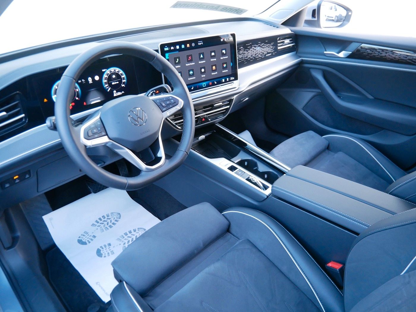 Fahrzeugabbildung Volkswagen Passat Variant 2.0 TDI Elegance NEU60T AHK Matri