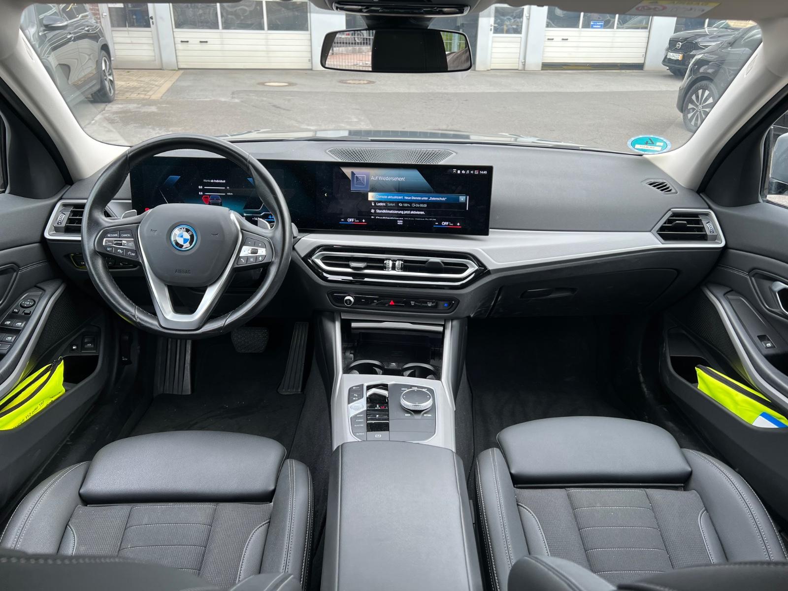 BMW 330e Touring ACC+AHK+Spur+Sportsitze Sensatec