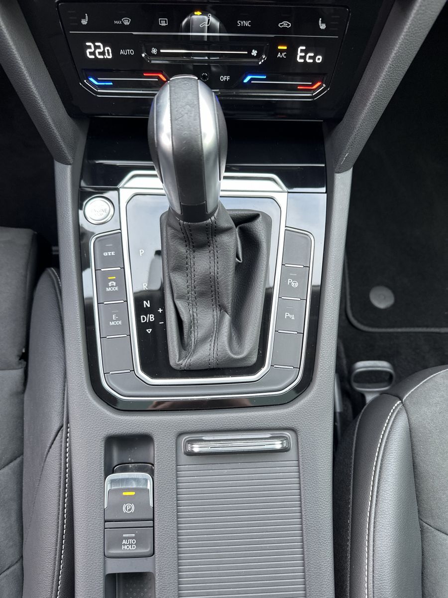 Fahrzeugabbildung Volkswagen Arteon SB 1.4 eHybrid DSG Elegance NAV+LED+PANO