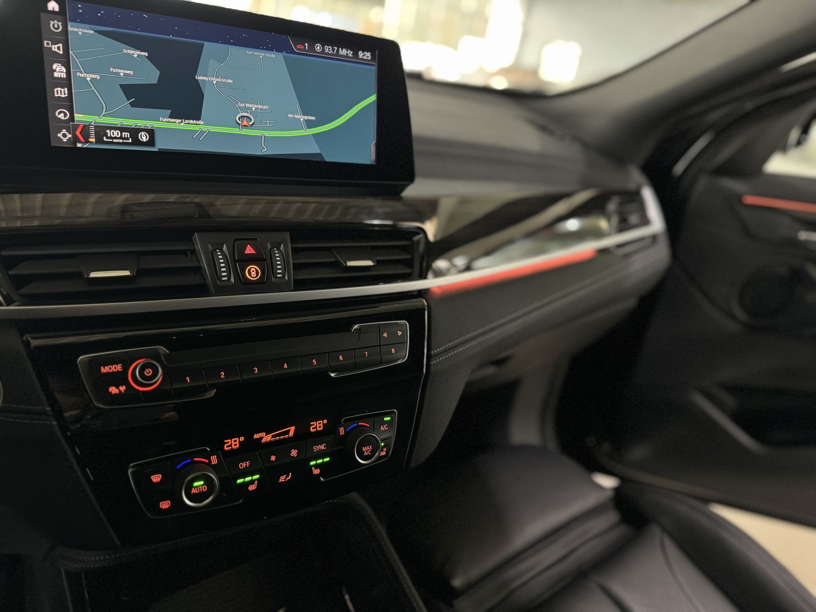 Fahrzeugabbildung BMW X2 xD25e M Sport Kamera HUD DAB Navi+ Alarm19"