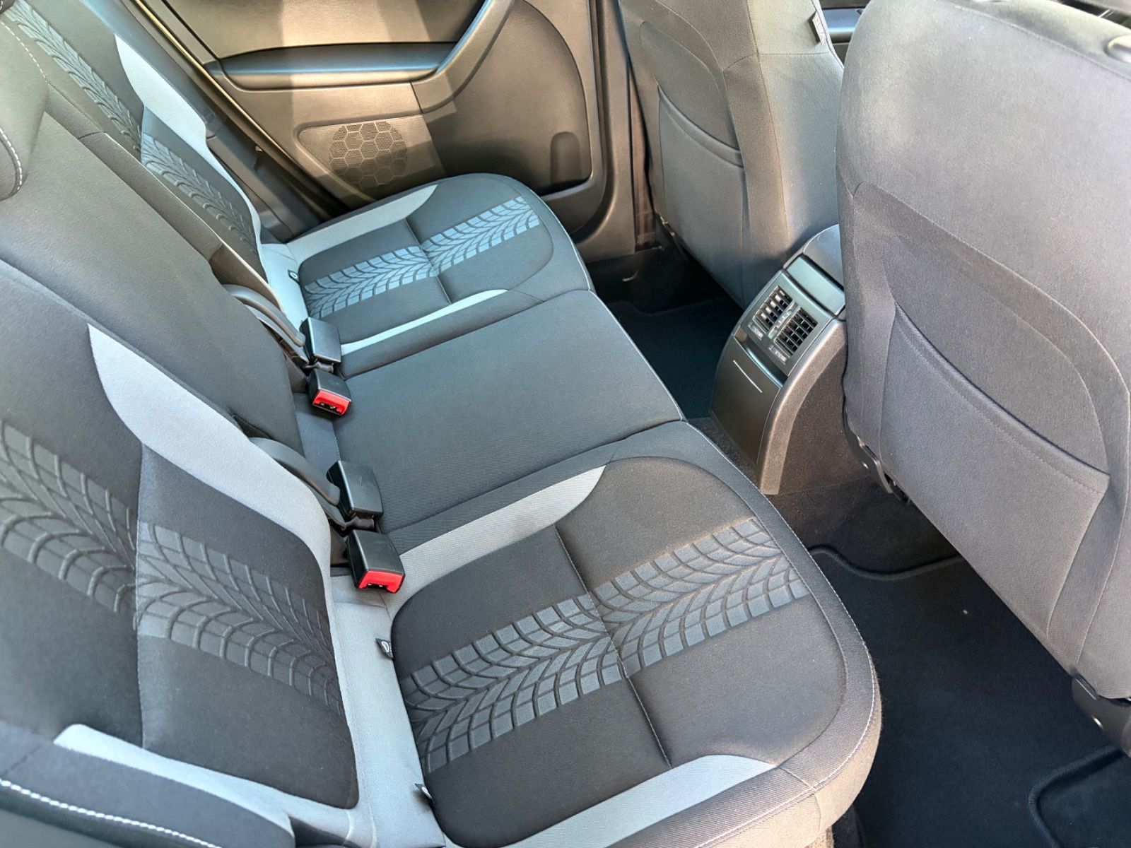 Fahrzeugabbildung SKODA Yeti Adventure+AHK+Navi+SHZ+Allw.LM+BT+PDC