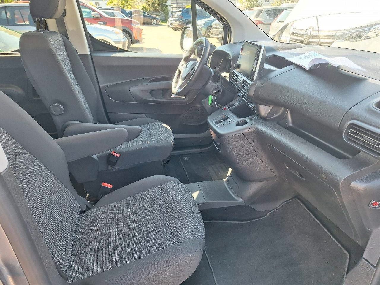 Fahrzeugabbildung Opel Combo-e LIFE ULTIMATE 11KW NAVI/KAMERA/HUD/DAB+