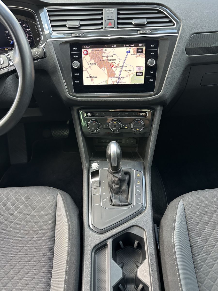 Fahrzeugabbildung Volkswagen Tiguan 1.5 TSI DSG Comfortline NAV+LED+PANO+AHK