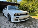 BMW E30 325i Limousine - BMW 325 aus 1989: 325i