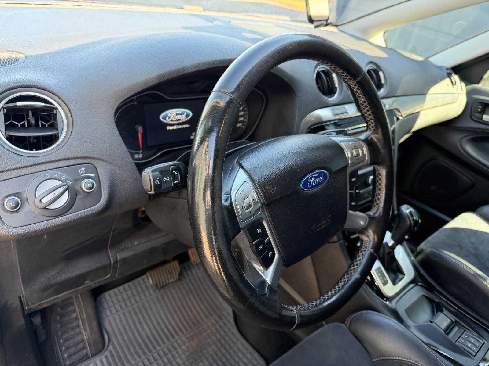 Ford Galaxy 2012 — photo 10