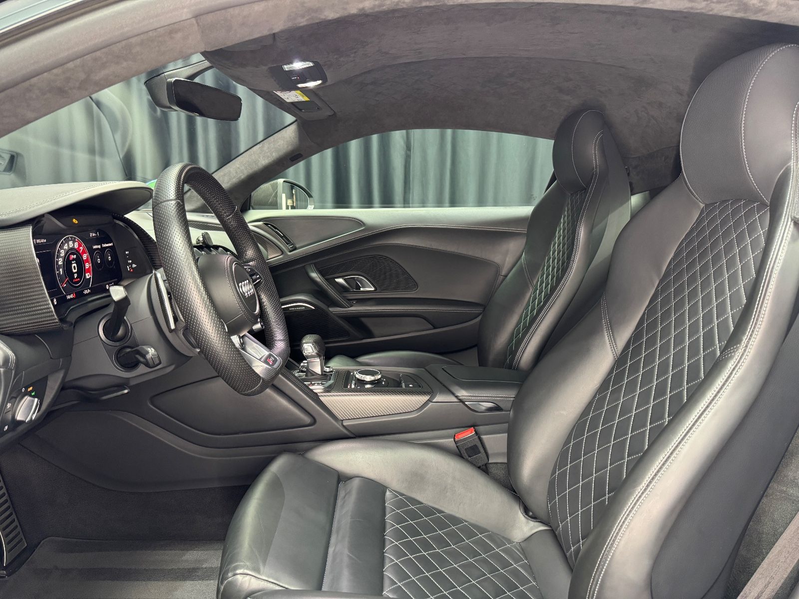 Fahrzeugabbildung Audi R8 Coupe 5.2 FSI V10 plus|CARBON|VOLL