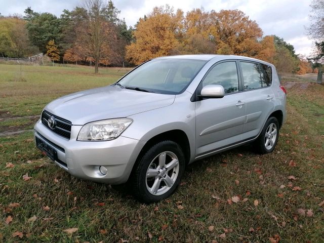 Toyota RAV4 2.0 4X4 Automatik sehr gepflegt