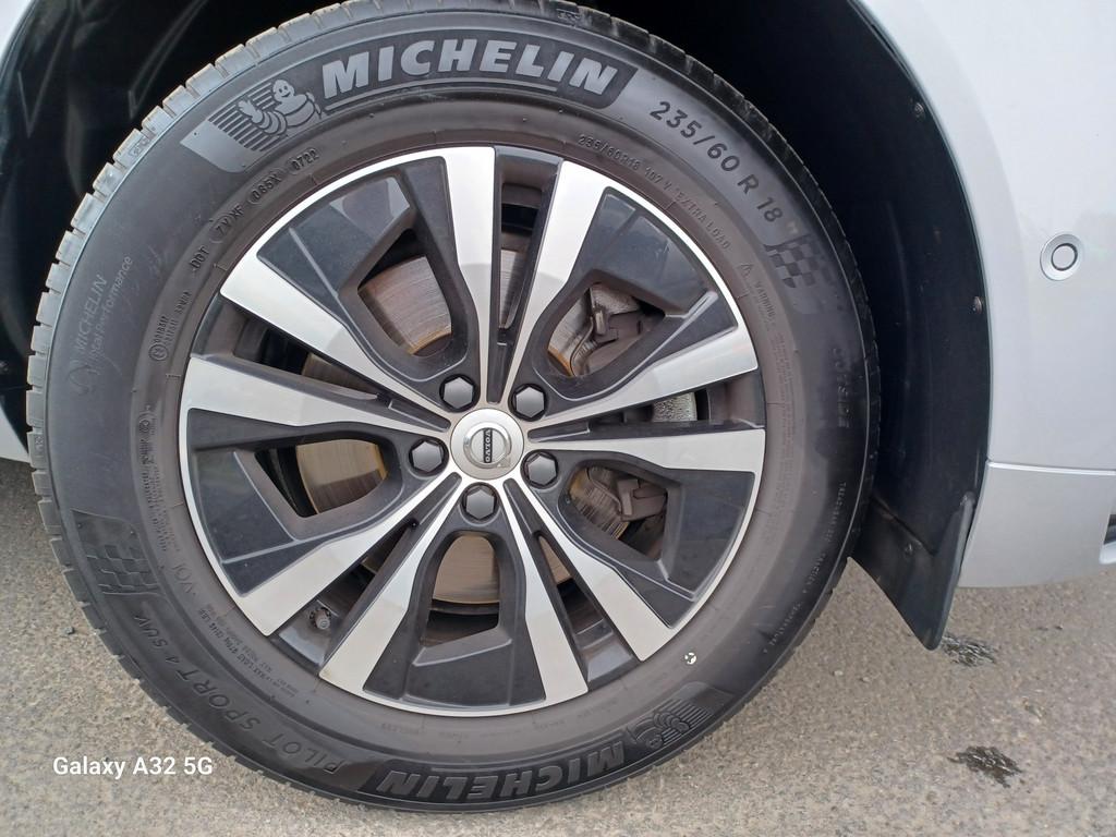 Volvo XC60 B4 Autom.°Momentum Pro°Leder°360°Cam°Faceli