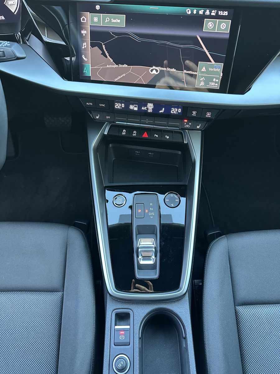 Fahrzeugabbildung Audi A3 SpB 30 TDI S-Line NAV+LED+KAMERA+PLA+DSP+17ZO