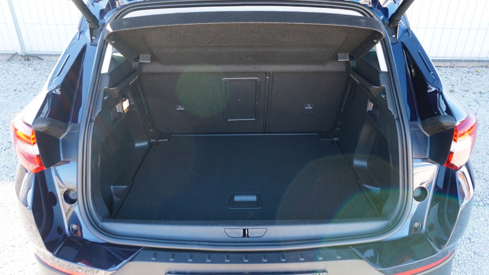 Fahrzeugabbildung Opel Grandland X T.Leder,Navi,Kamera,Bi-LED,SR+WR,AHK