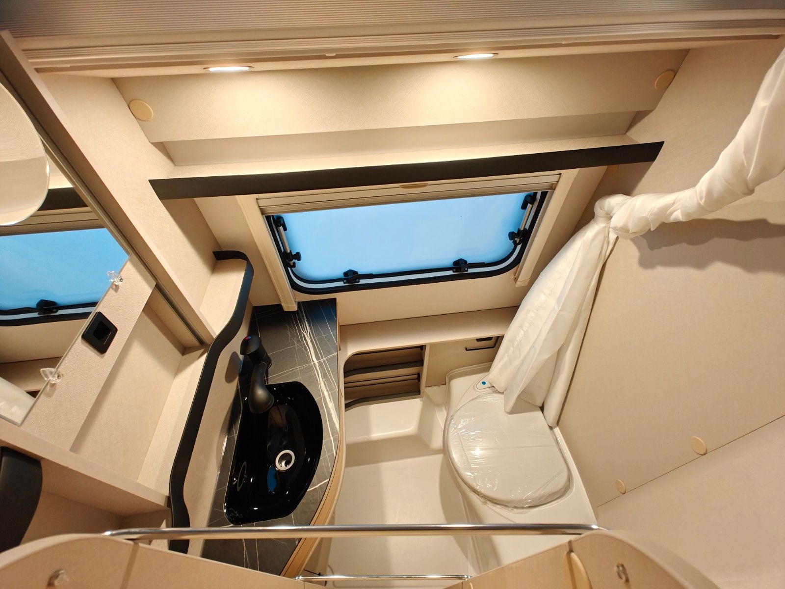 Fahrzeugabbildung HYMER / ERIBA / HYMERCAR Touring 542 Harbour Blue - SUMMER-SALE -