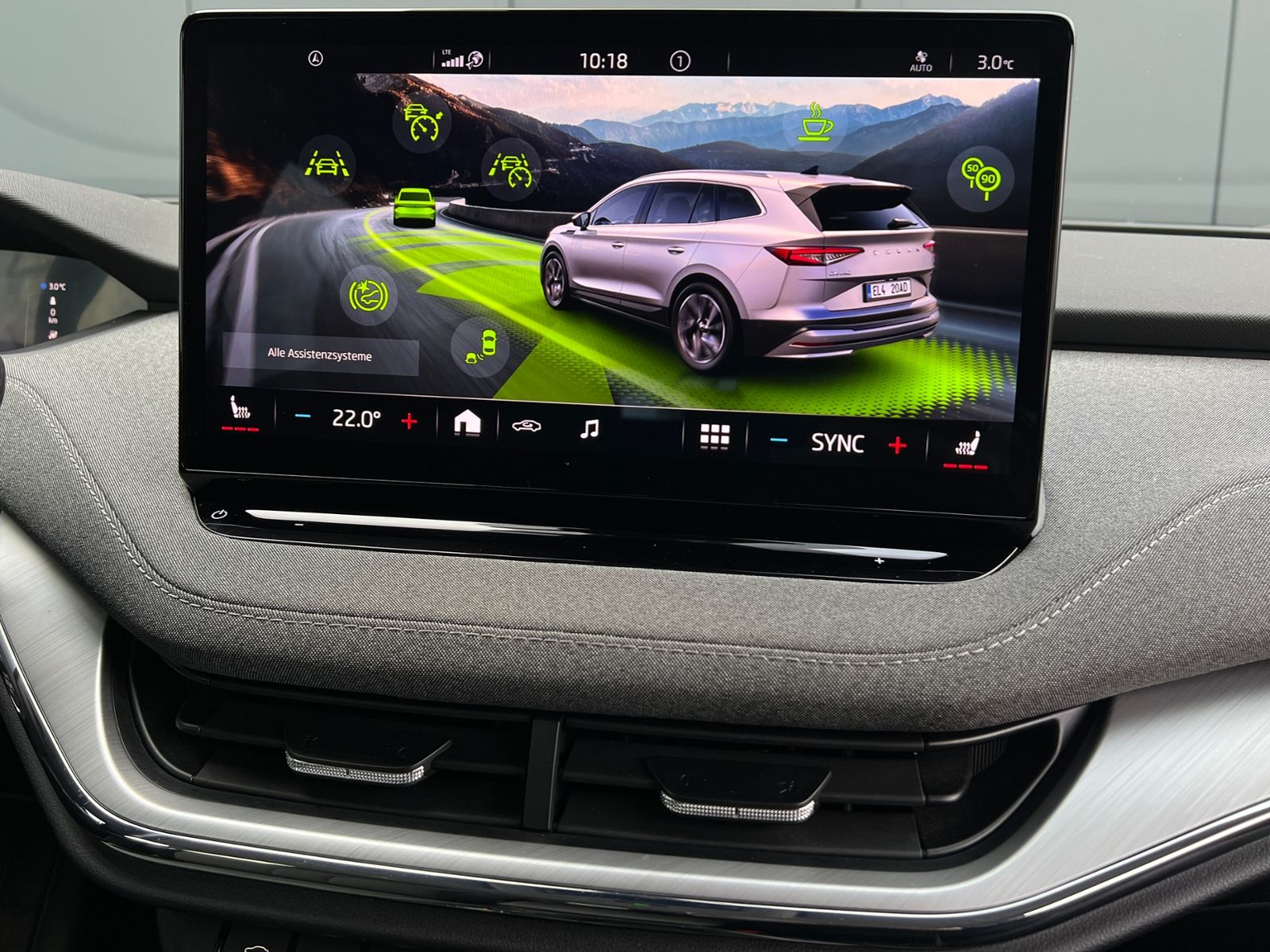 Fahrzeugabbildung SKODA Enyaq iV 80 Loft *AHK, 360°-Kamera,Navi,19" LM F