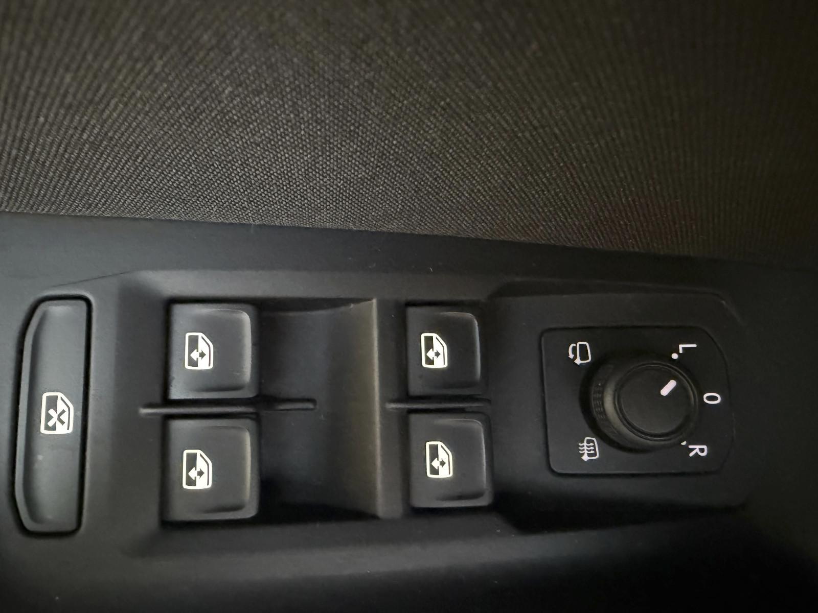 Volkswagen Passat LED Navi Massage AHK Kamera Alu, миниатюра 24