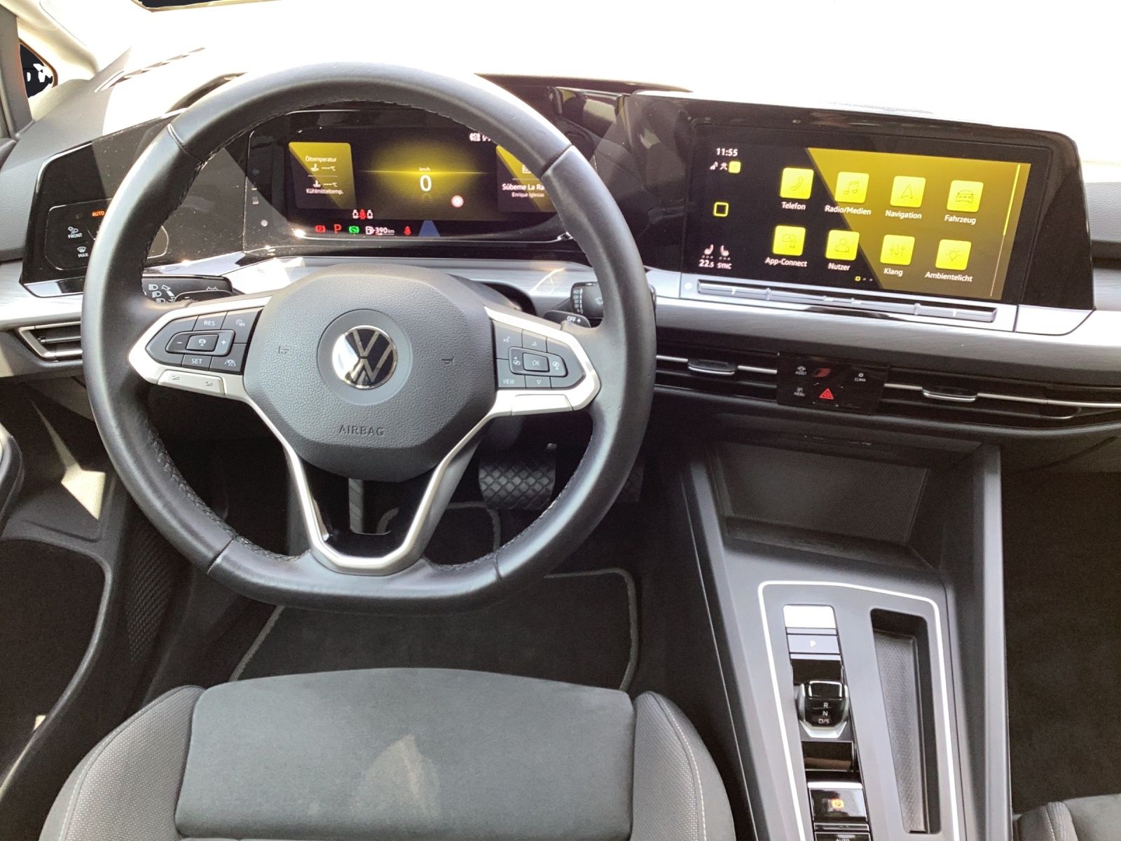 Fahrzeugabbildung Volkswagen Golf VIII Style LED ACC AID HUD NAVI PDC SHZ LED