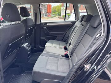 Volkswagen Golf - 11