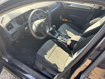 Volkswagen Golf - 12
