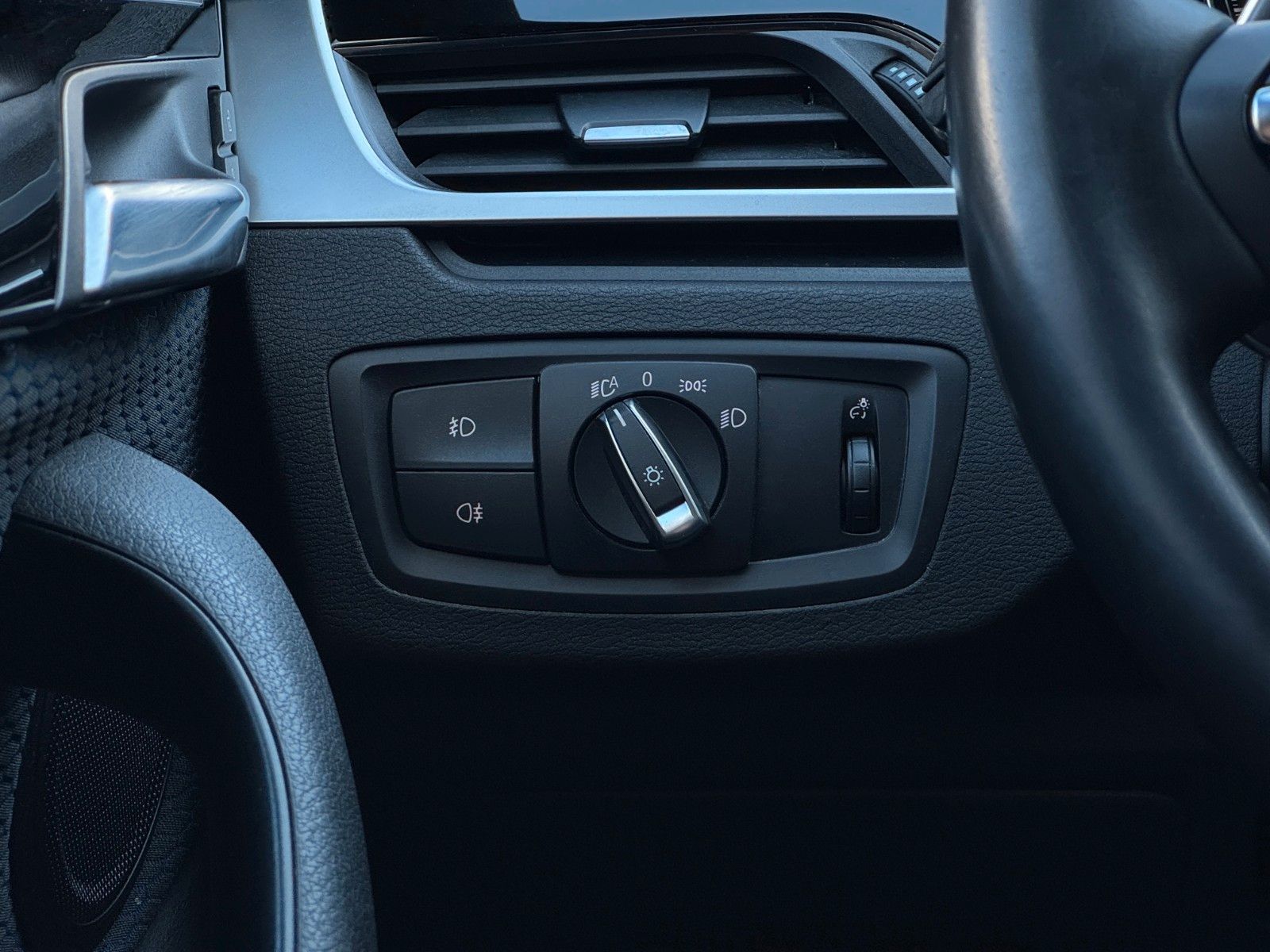 Fahrzeugabbildung BMW X1 sDrive20i M Sport Shadow LED Temp PDC