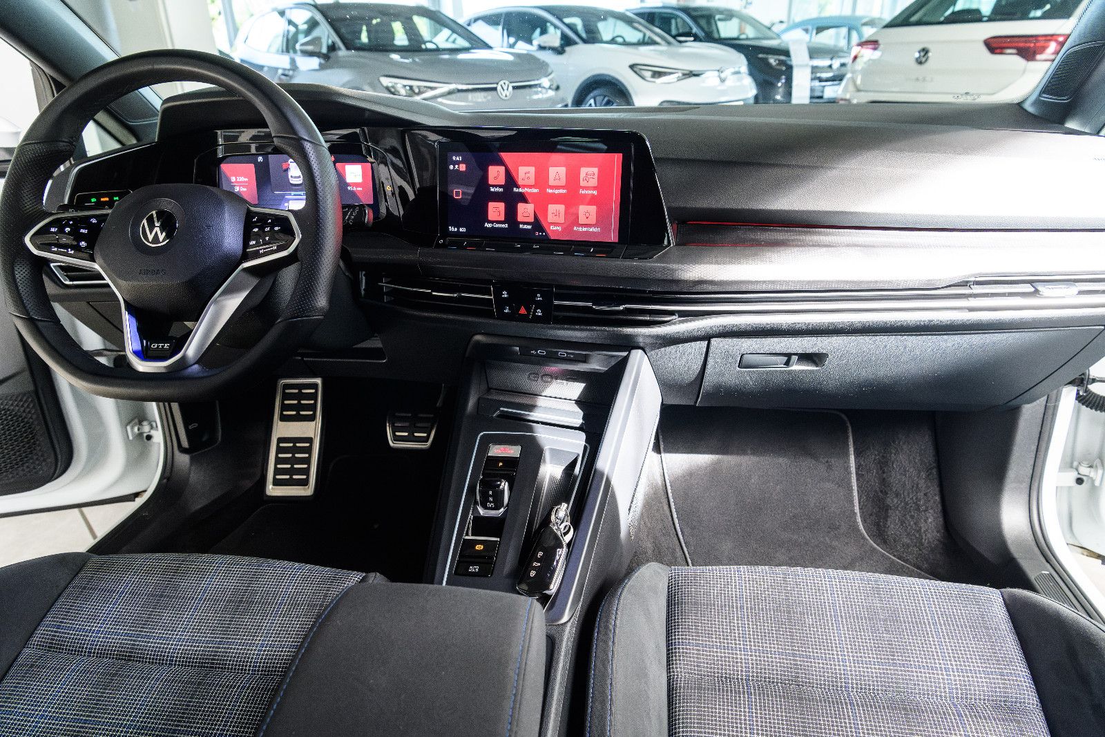 Fahrzeugabbildung Volkswagen Golf VIII Lim. GTE eHybrid +DSG+Navi+ACC
