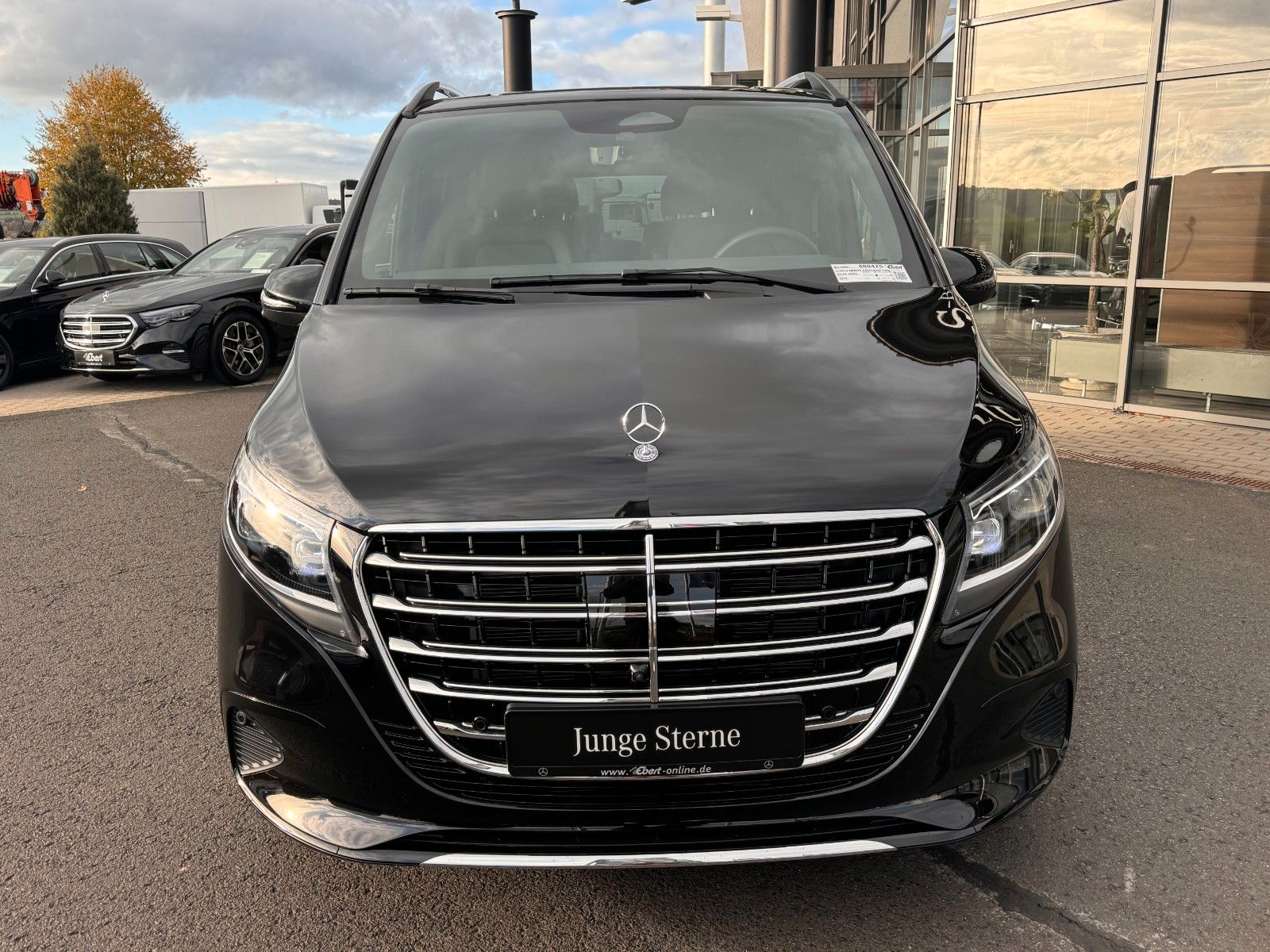 Fahrzeugabbildung Mercedes-Benz V 300 d EXCLUSIVE AIRMATIC AHK2,5 Standheiz