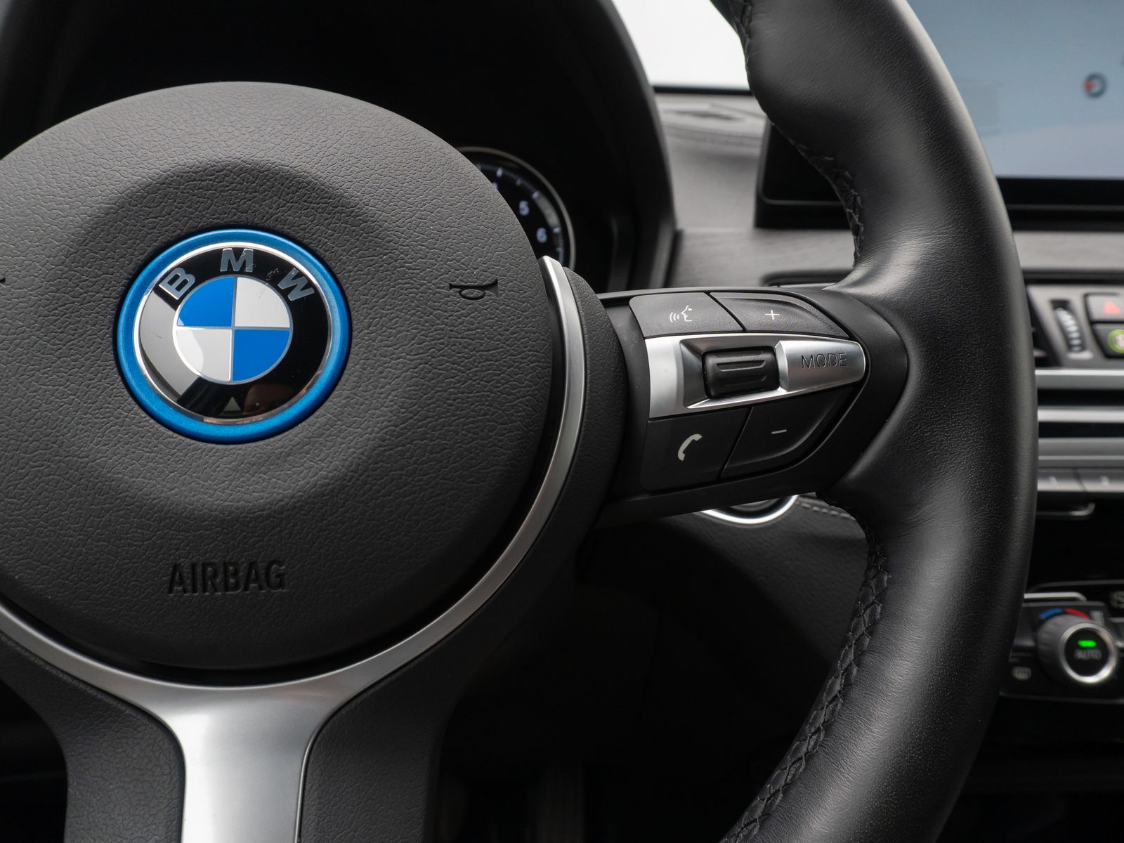 Fahrzeugabbildung BMW X1 xD25e xLine HUD Navi+ HiFi DAB Kamera 19Zoll