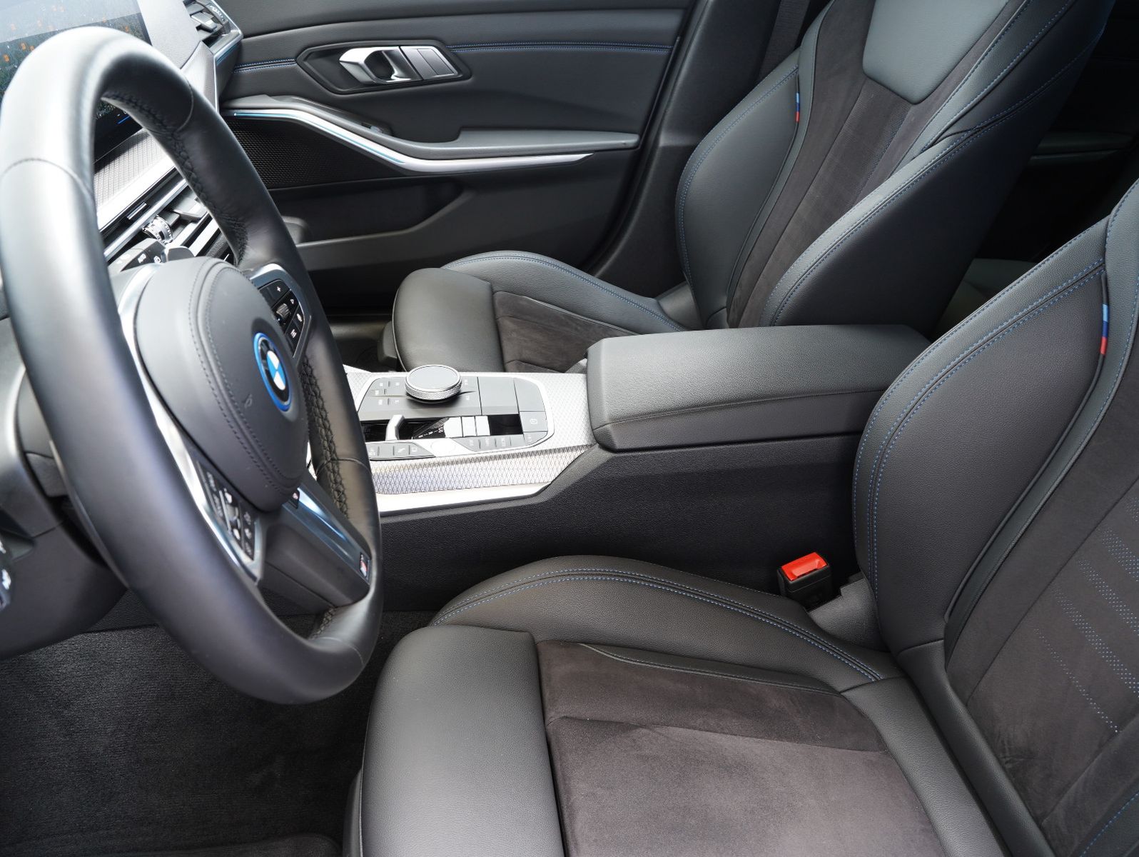 Fahrzeugabbildung BMW 320 e Touring M Sport FACELIFT/WIDESCREEN/HEADUP