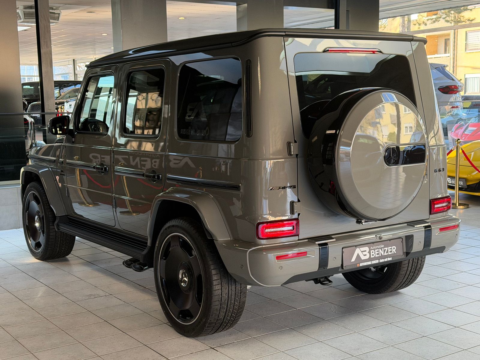 Fahrzeugabbildung Mercedes-Benz G 63 AMG/ A22/ FOND-TV/CARBON/RED/SUPERIOR/UNI