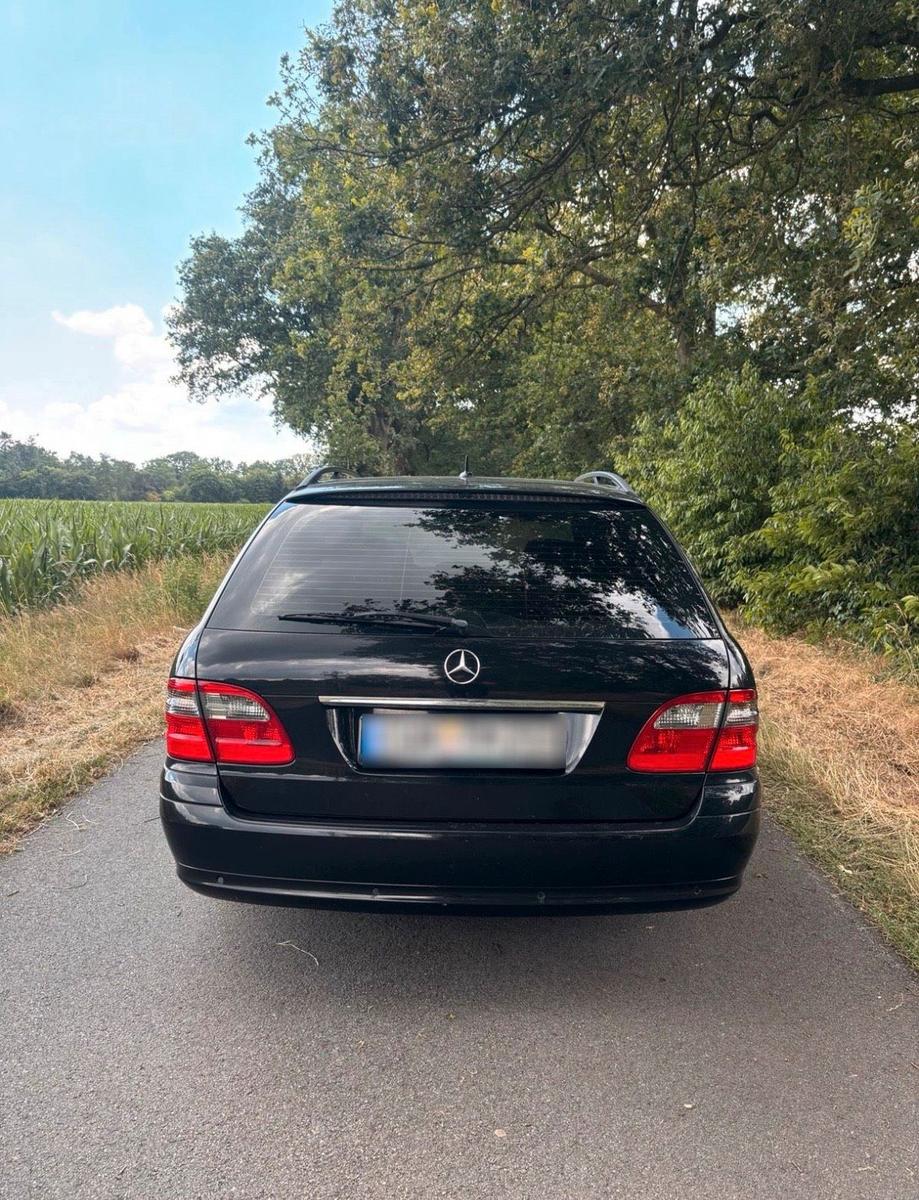 Mercedes-Benz E220 2006 — photo 9