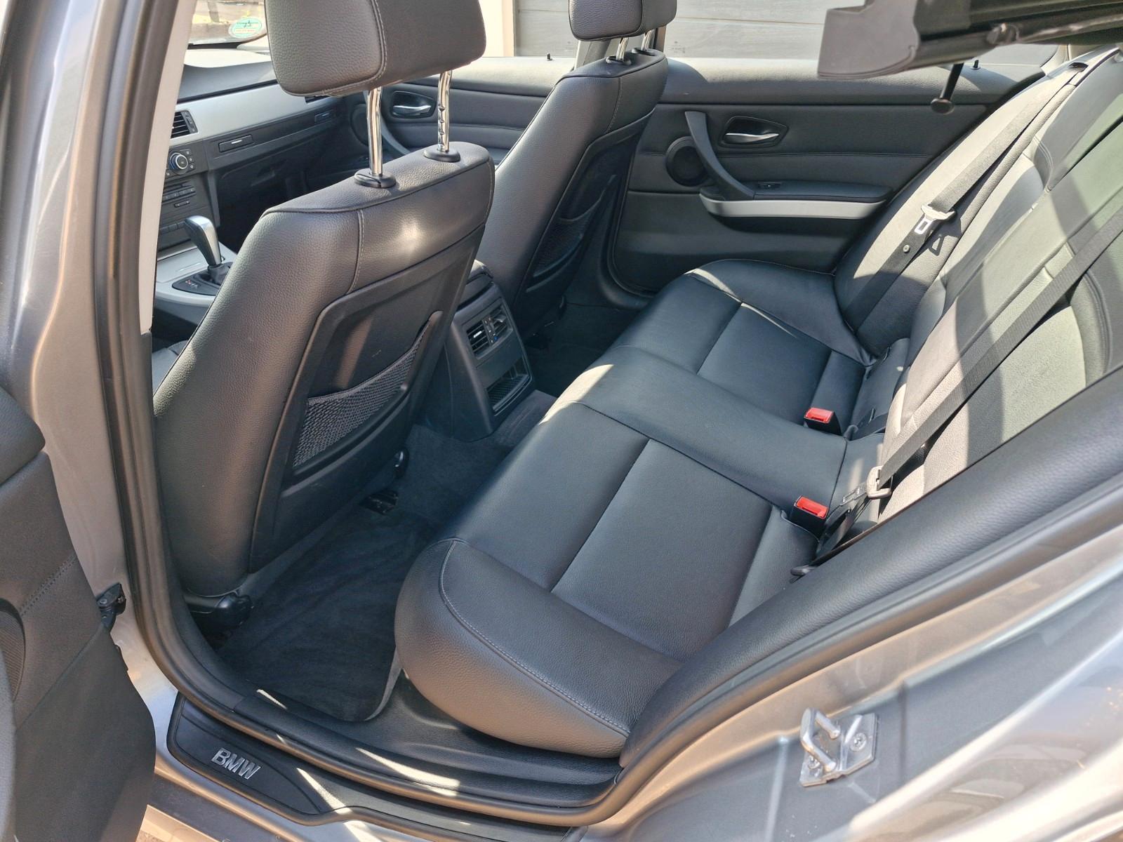 BMW 320 2011 — photo 11