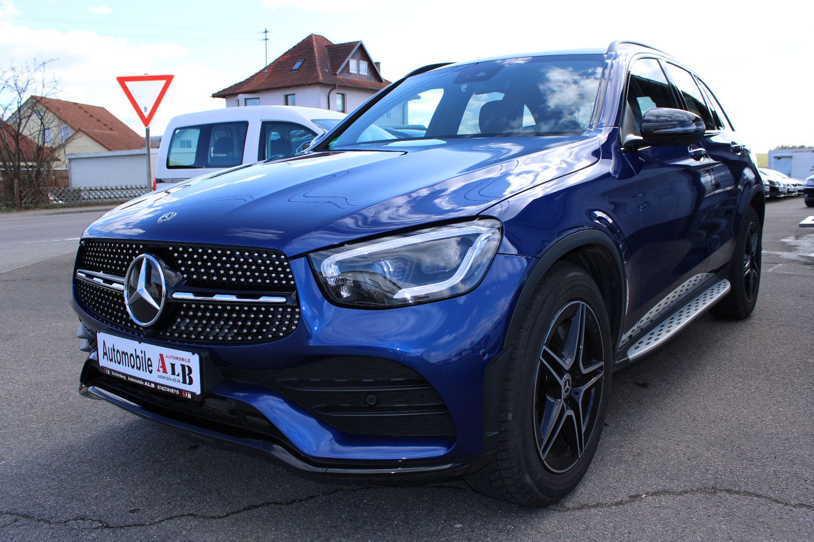 MERCEDES-BENZ GLC 220 d 4Matic *AMG-LINE*2.HD*360° KAMERA*AHK*