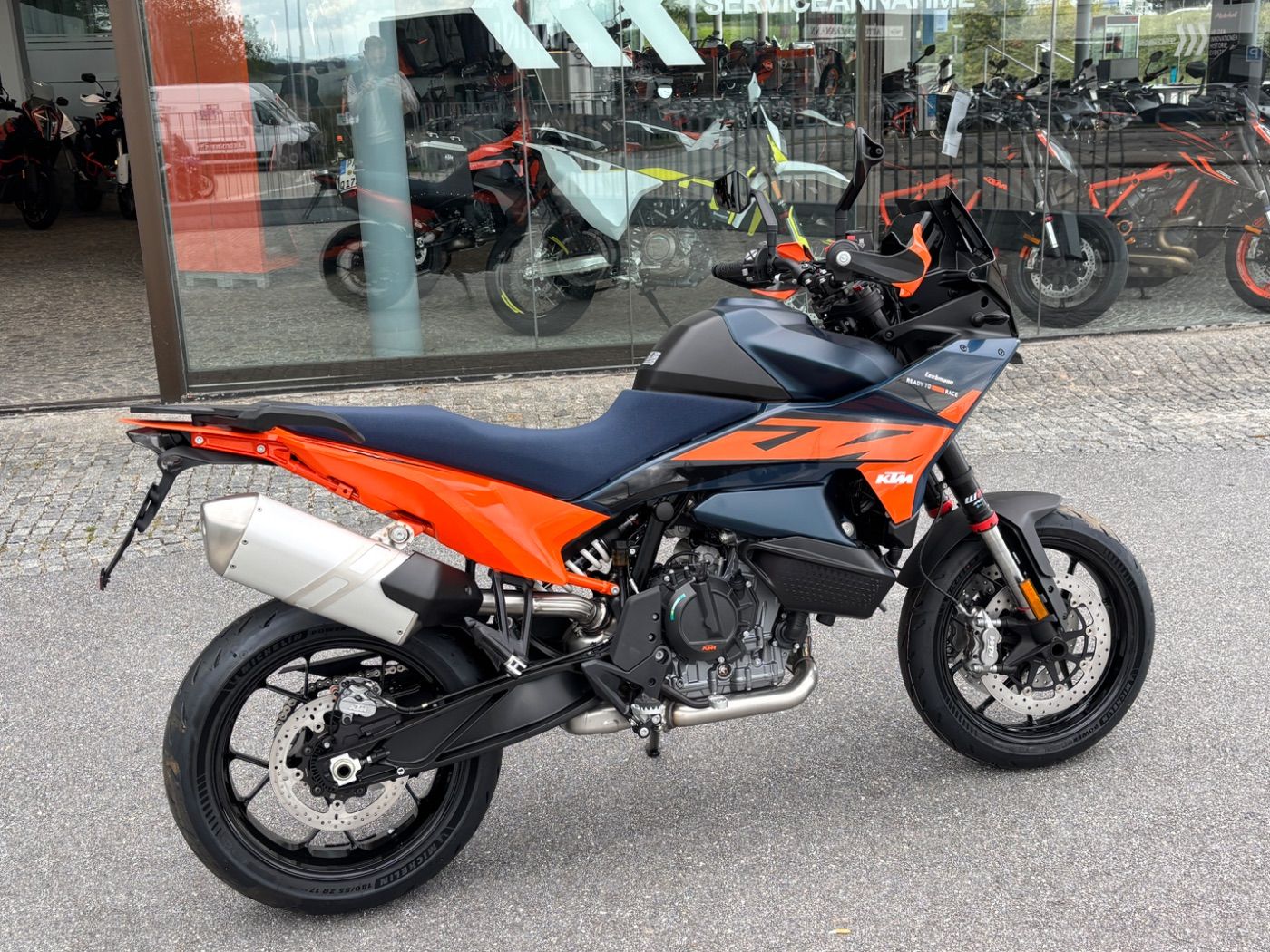 Fahrzeugabbildung KTM 890 SMT Modell 2026 4 Jahre Garantie