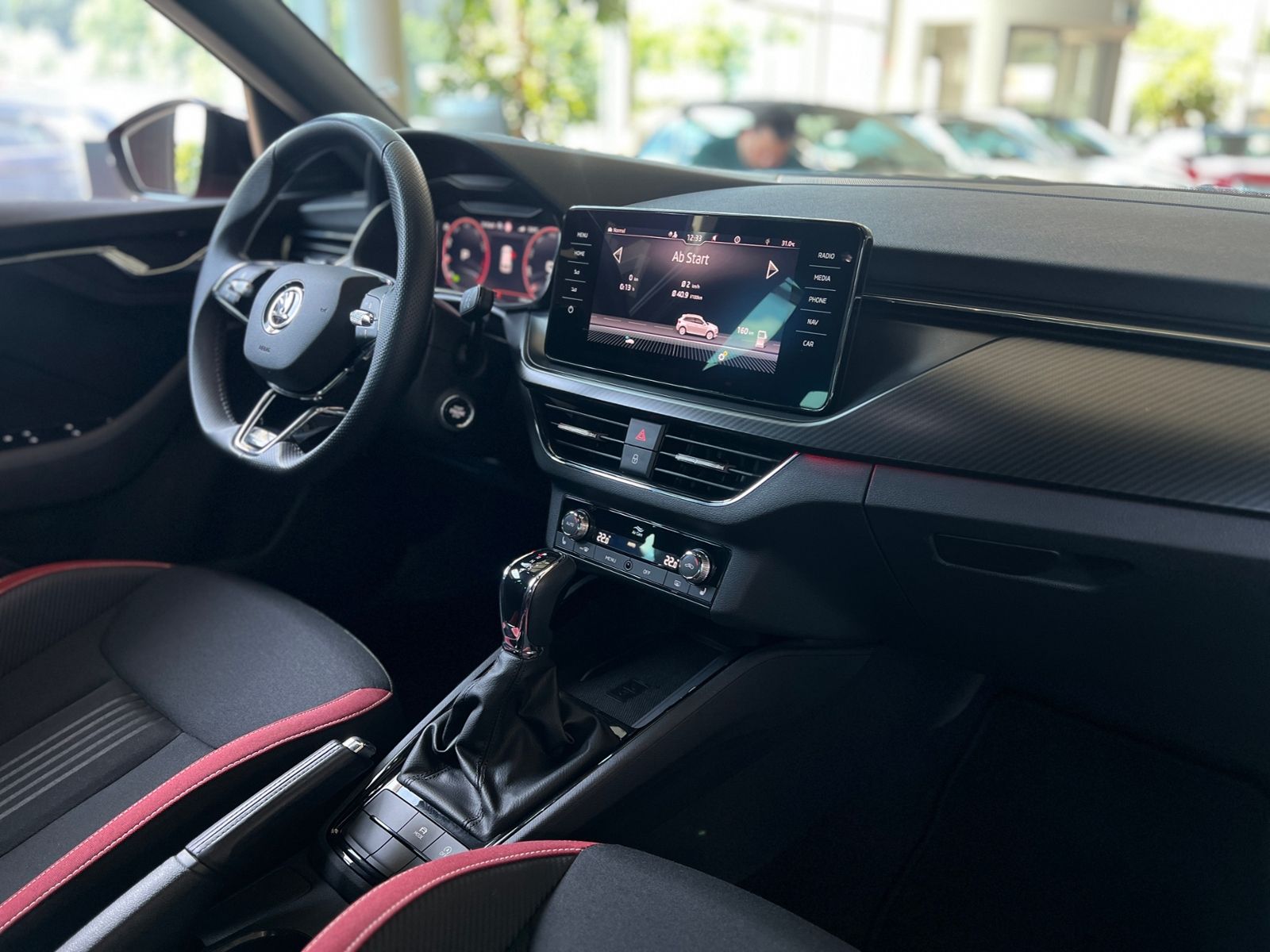 Fahrzeugabbildung SKODA KAMIQ Monte Carlo PANO LED NAV SHZ ALU