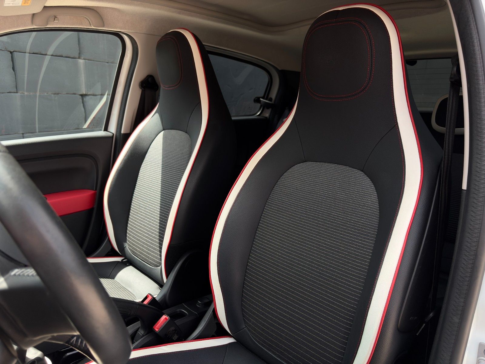 Fahrzeugabbildung Renault Twingo TCe 90 Intens Faltdach Temp. SHZ PDC BT