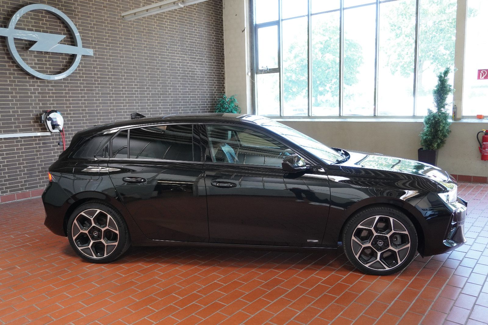 Opel Astra L Lim. 5-trg. Ultimate Paket Plug-in-Hybri imagem 2