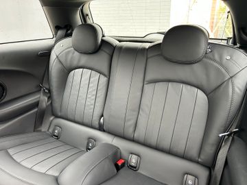 Fahrzeugabbildung MINI Cooper S Steptr. H&K Leather CarPlay Navi GRA BT