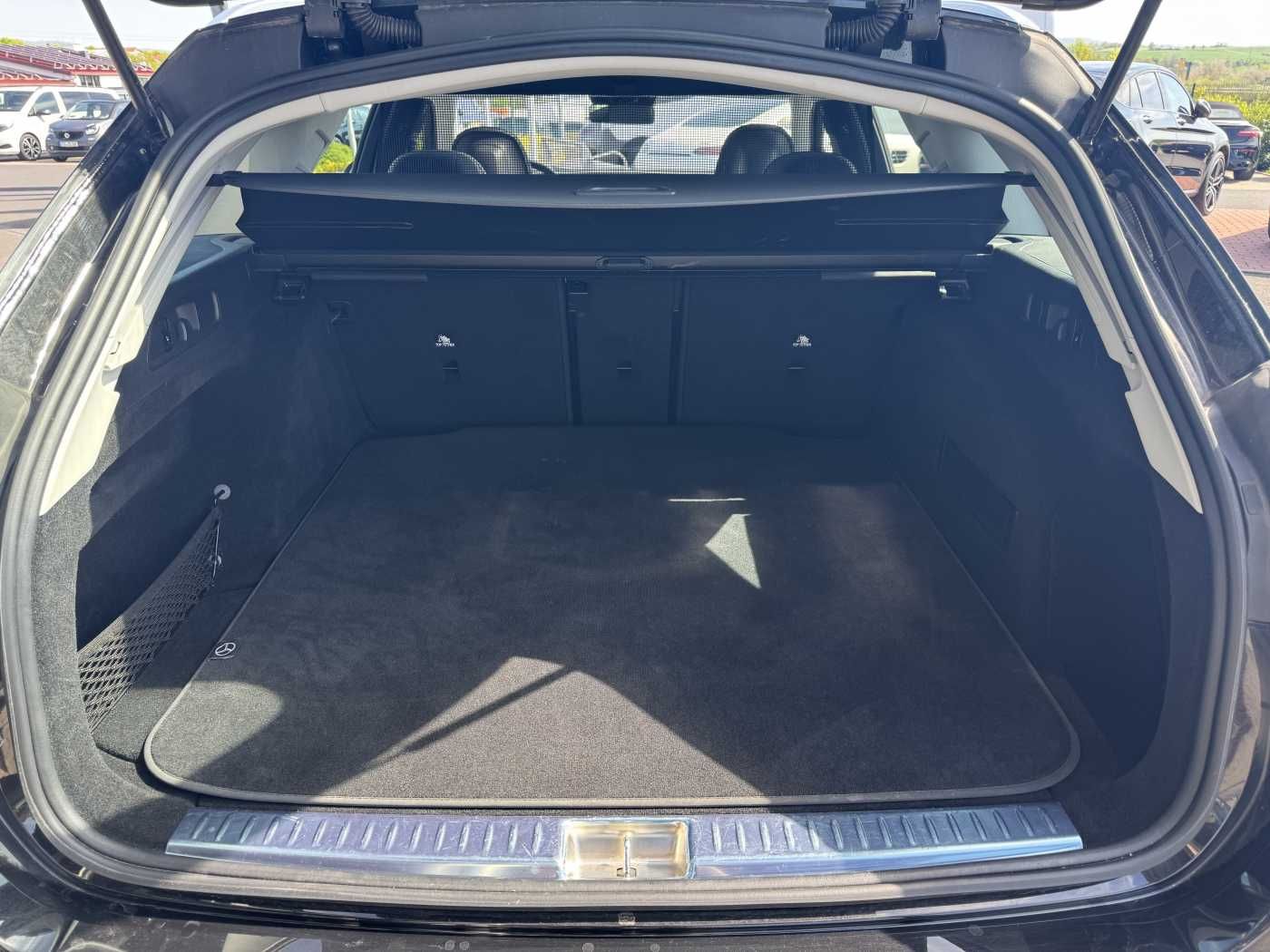 Fahrzeugabbildung Mercedes-Benz E 220 d Avantgarde+Pano+AHK+Distr+19Zoll+MBUX